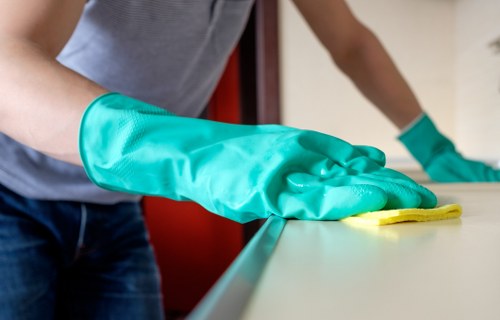 Thorough builder’s clean of a KT2 property with attention to glass, skirting, and floors